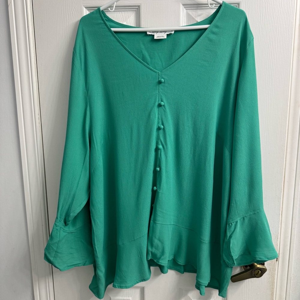In Every Story Women's Elegant Light Green V-Neck Faux Button-Up Blouse- 2X-NWOT